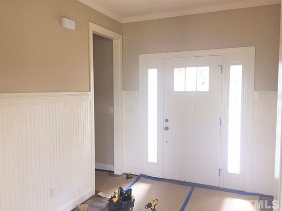 5th image of 332 Kingston Cir