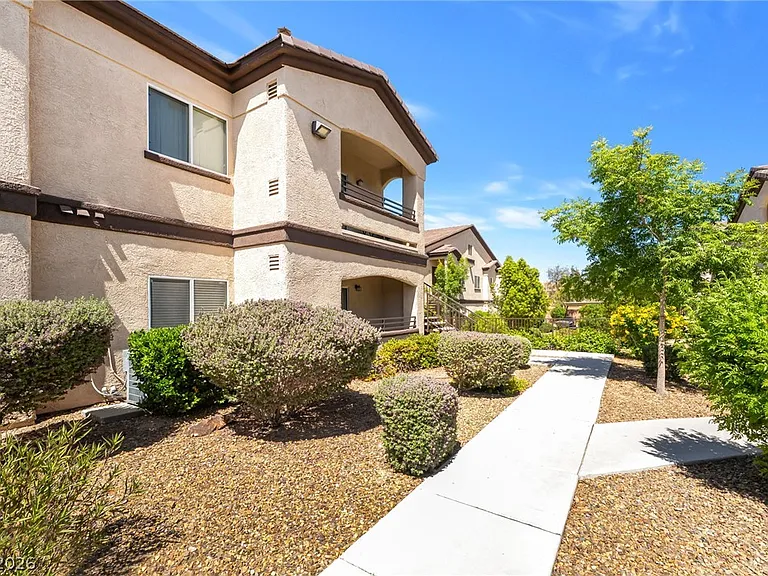 2291 W Horizon Ridge Pkwy #6136 — Photo 2