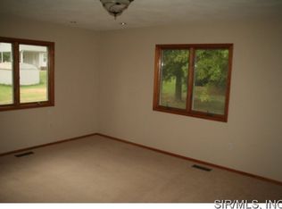 1919 Paris St, Highland, IL 62249