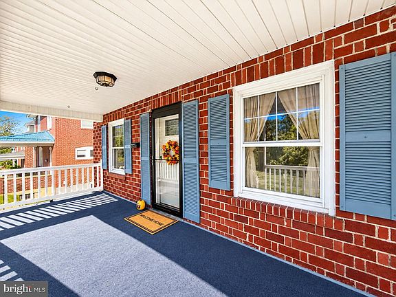 2nd image of 556 A St