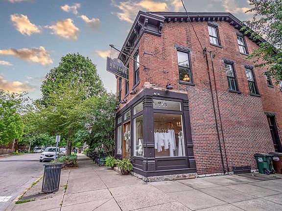 4th image of 402 Overton St