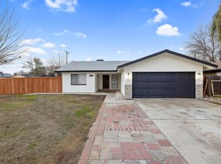 360 Crestwood Ave, Woodlake, CA 93286