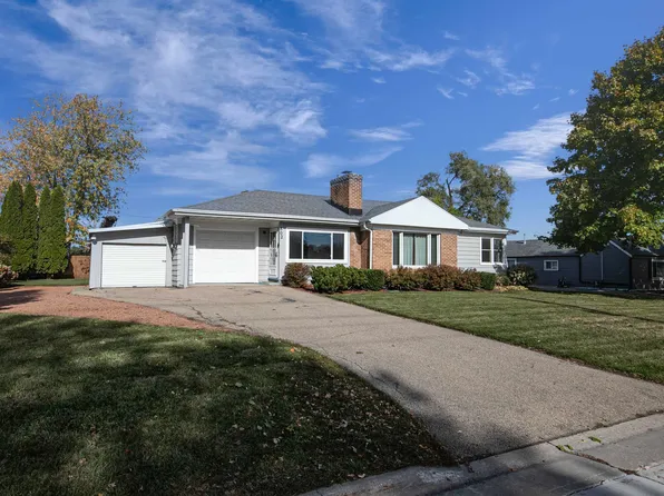 802 9th St, Menasha, WI 54952