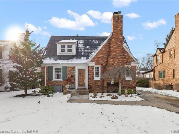1253 Grayton St, Grosse Pointe Park, MI 48230
