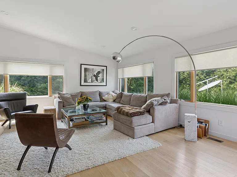 2 Pleasant Ave — Photo 8
