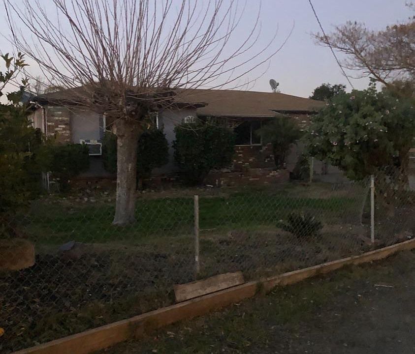 1st image of 427 E Frisbee Ln