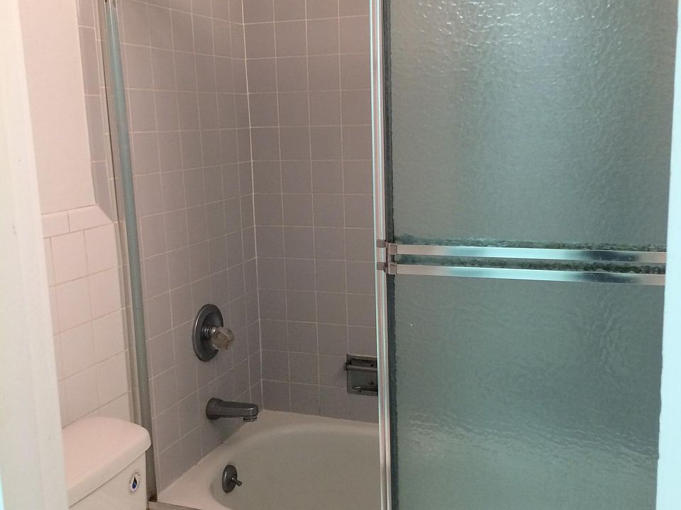 2nd image of 1337 California St #1
