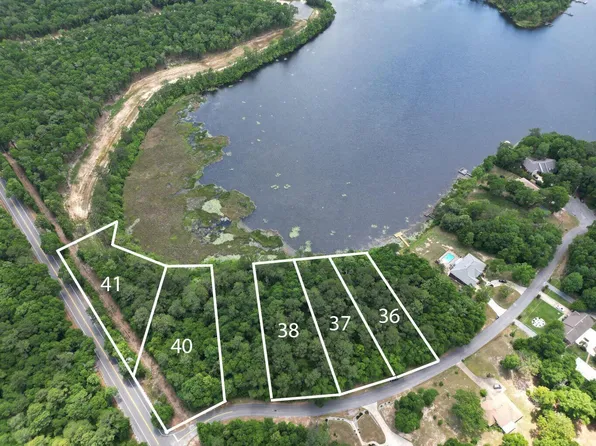 36 Lake Holley Cir, Defuniak Springs, FL 32433