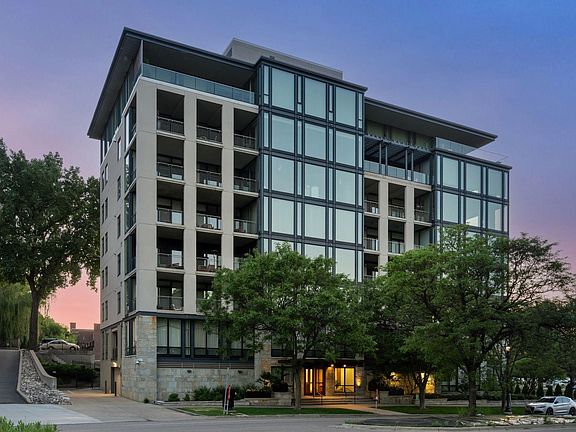 2nd image of 301 Kenwood Pkwy #602