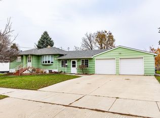 515 3rd St SE, Valley City, ND 58072