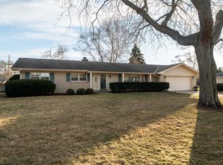 207 Old Pine CIRCLE, Wind Point, WI 53402