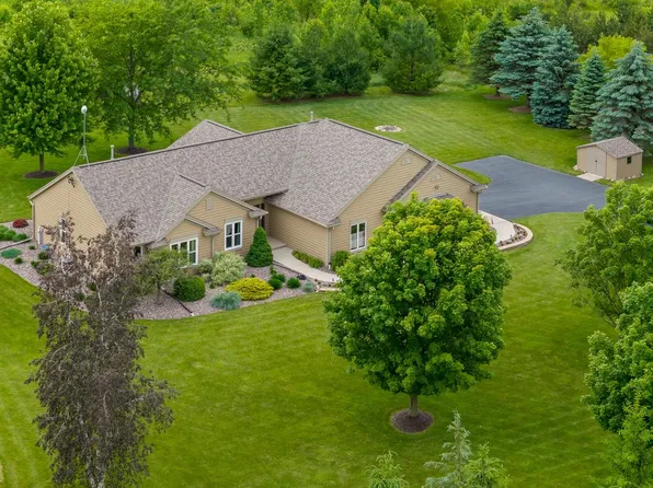 4717 Red Fox LANE, West Bend, WI 53095