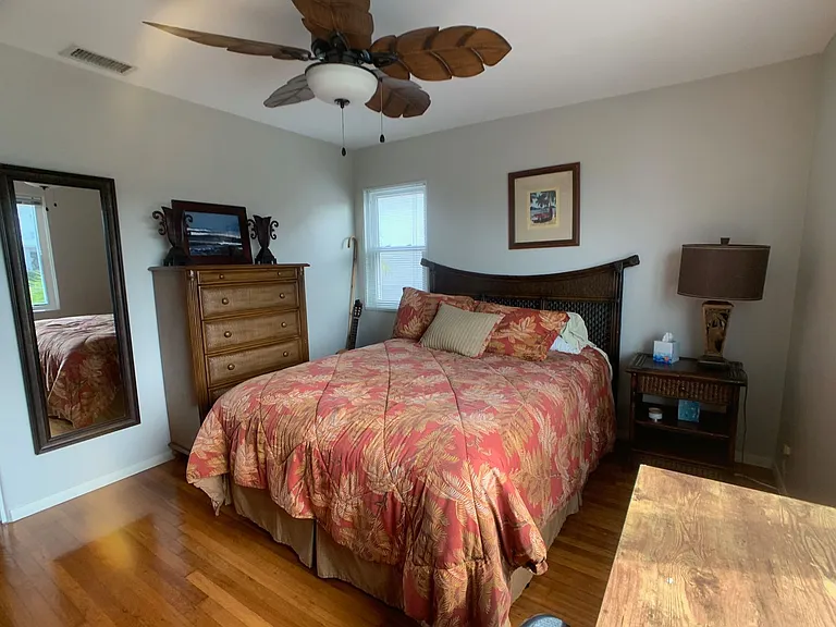4462 Santa Monica Ave — Photo 17