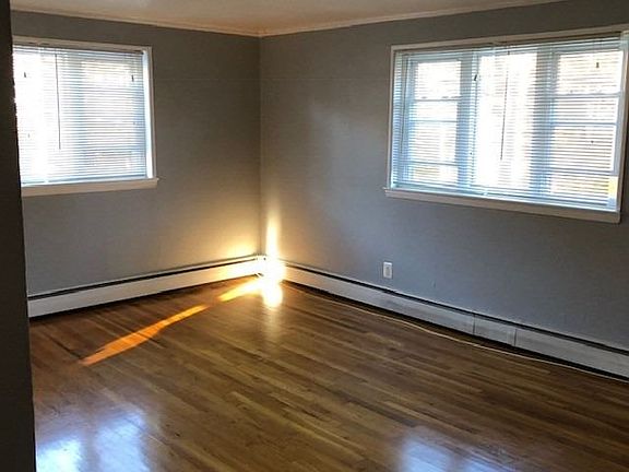 3rd image of 89 Catherine St #B-e