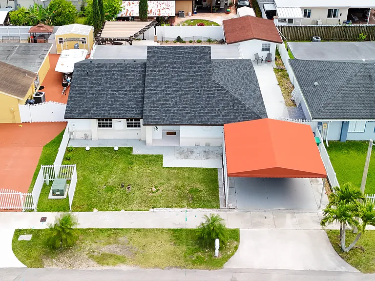 12440 SW 207th Ter — Photo 12