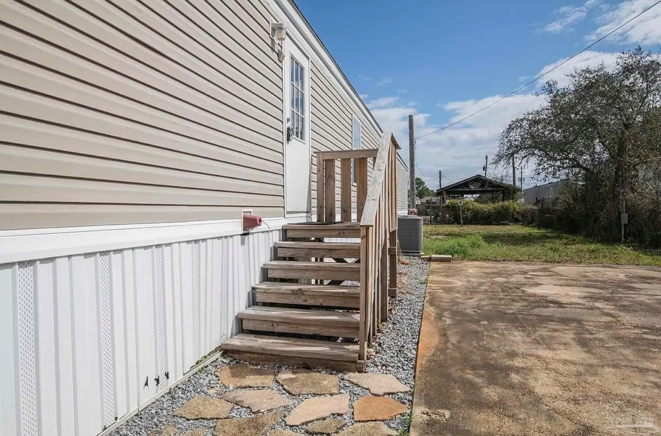 2 bed, 1200 sqft, $1,750 — Photo 1