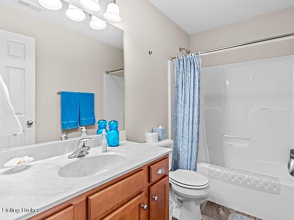4th image of 48 Savannah Ct