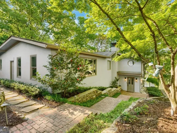 594 Hilltop Ln, Berkeley Lake, GA 30096
