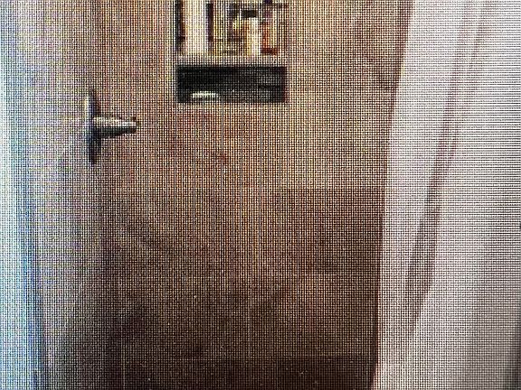 Bathroom w/shower