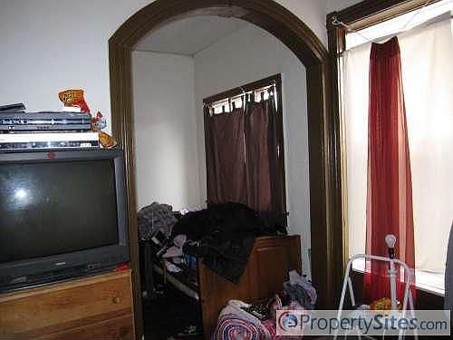 4th image of 3208 6th Ave