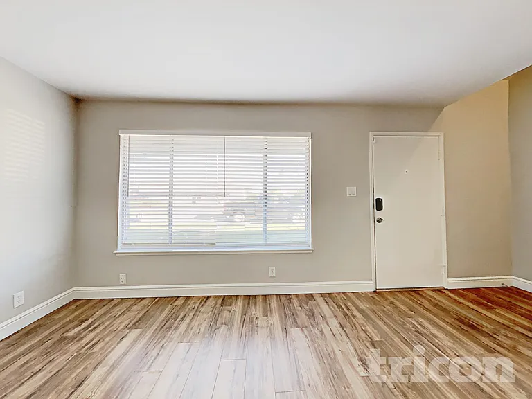 4673 Tallyho Dr — Photo 4