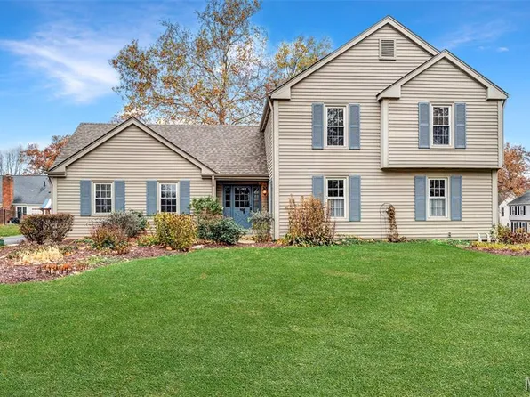 893 Twin Pine Dr, Saint Louis, MO 63122