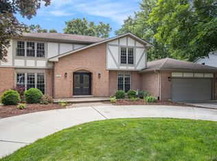 1684 Kilburn Rd N, Rochester Hills, MI 48306