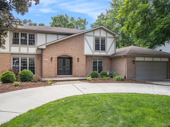 1684 Kilburn Rd N, Rochester Hills, MI 48306