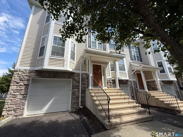 1401 Briar Woods Ln #1401, Danbury, CT 06810