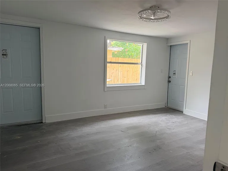 650 SW 55th Ave — Photo 13