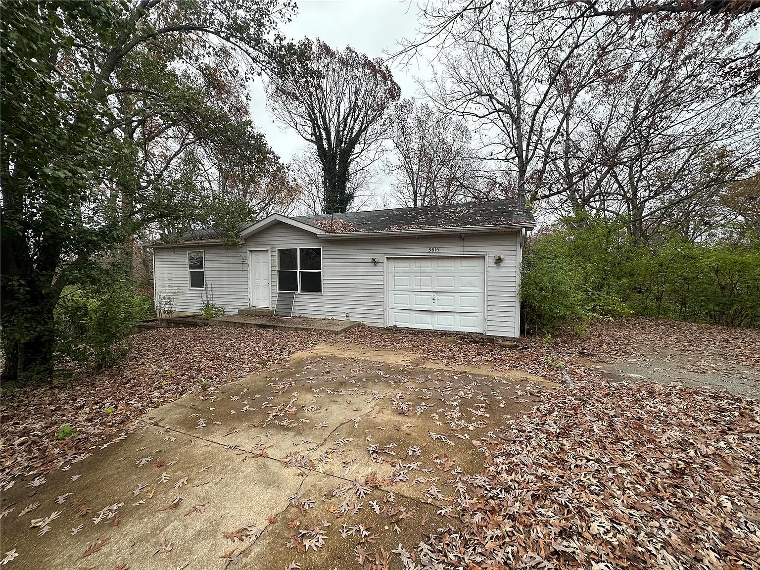 5615 Carter Dr photo 1