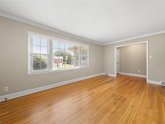 5th image of 2801 Deerwood Dr