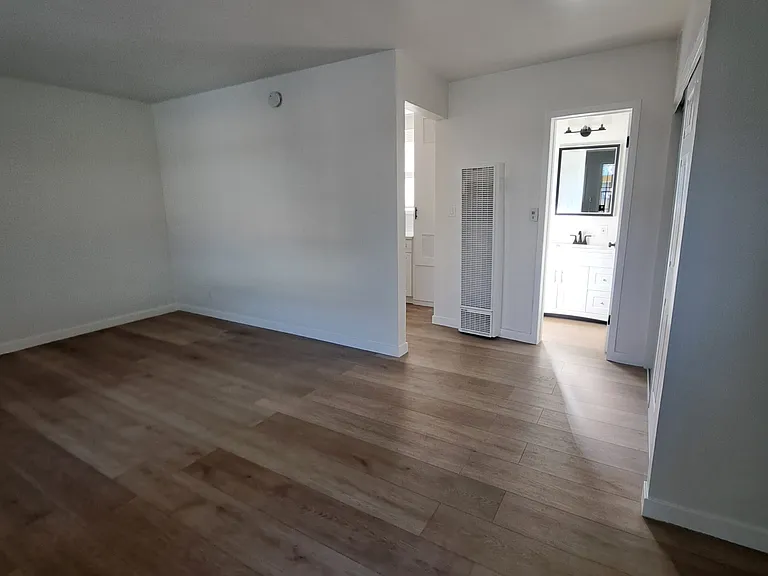 301 N Hollywood Way #A — Photo 6