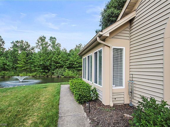 2nd image of 903 Willow Brook Dr NE