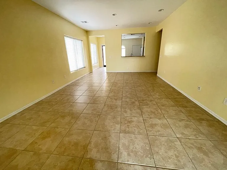 1342 Springdale Ln — Photo 7