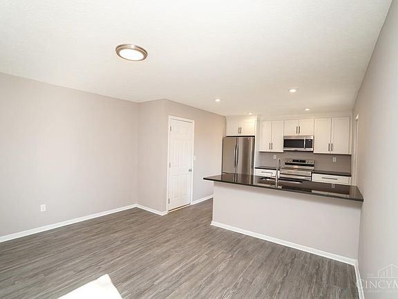 3rd image of 1303 Deblin Dr