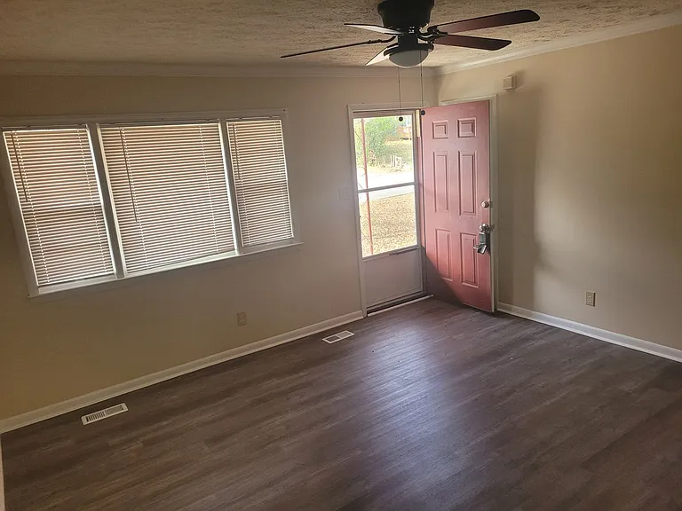 1219 Chilton Dr — Photo 6