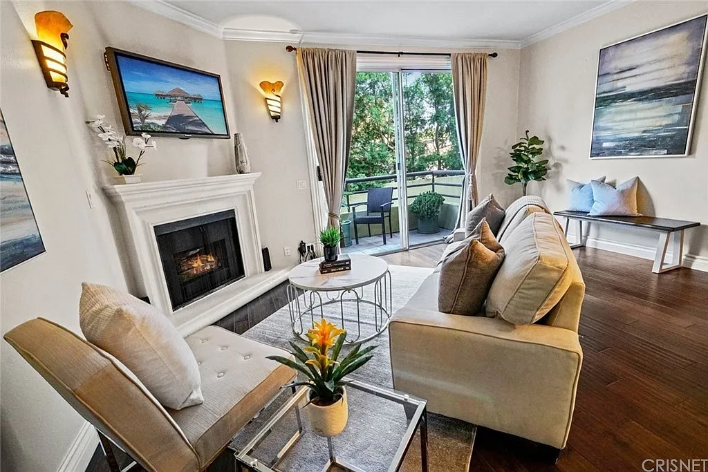 2 bed, 1040 sqft, $3,750 — Photo 1