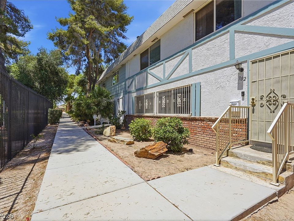 1st image of 702 Greenbriar Townhouse Way
