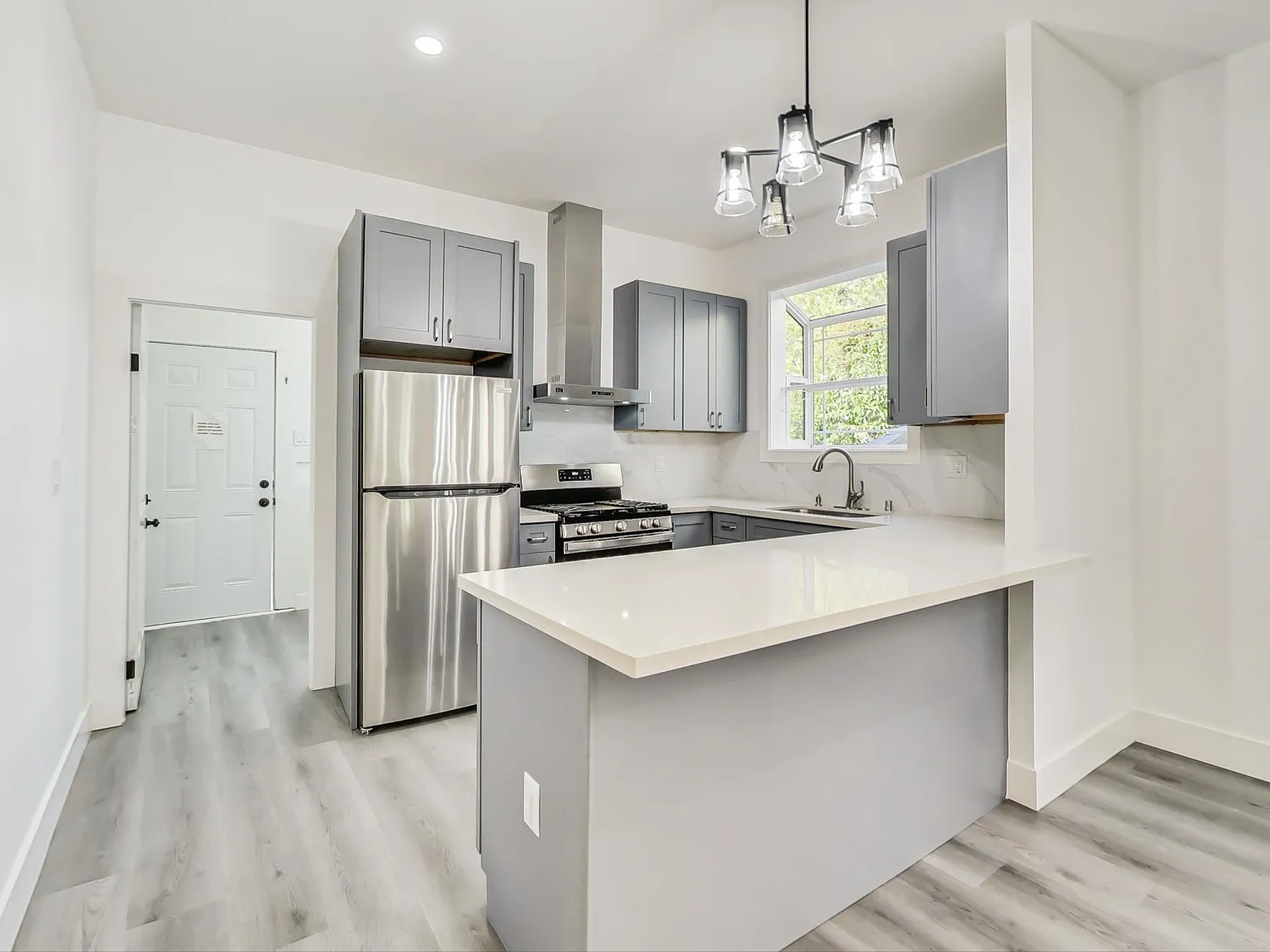 2 bed, 1137 sqft, $3,895 — Photo 2