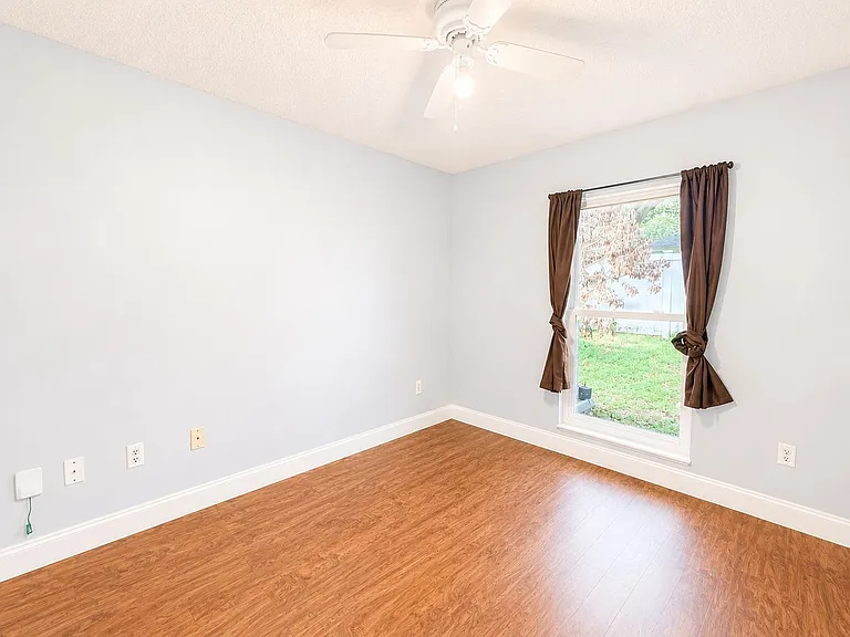 1009 Bartlett Ct — Photo 15