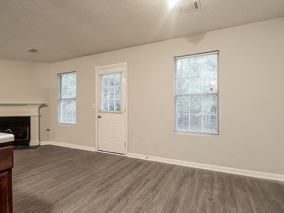 5th image of 1495 Chelsea Downs Dr NE