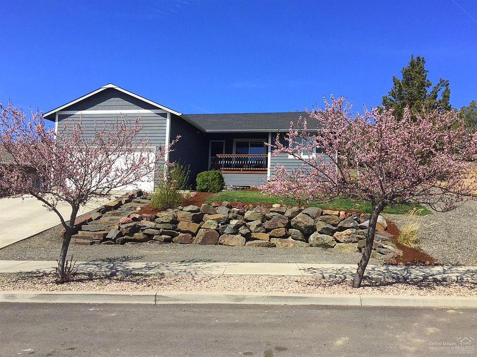 1st image of 2457 NE Bobbi Pl