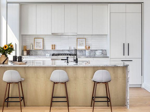 3rd image of 185 18th St Penthouse 1002