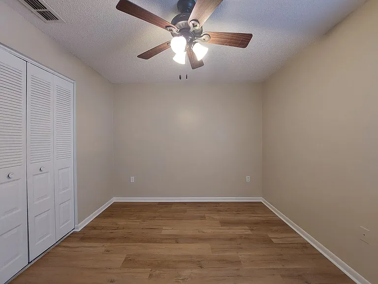 1906 Crystal Grove Dr — Photo 10