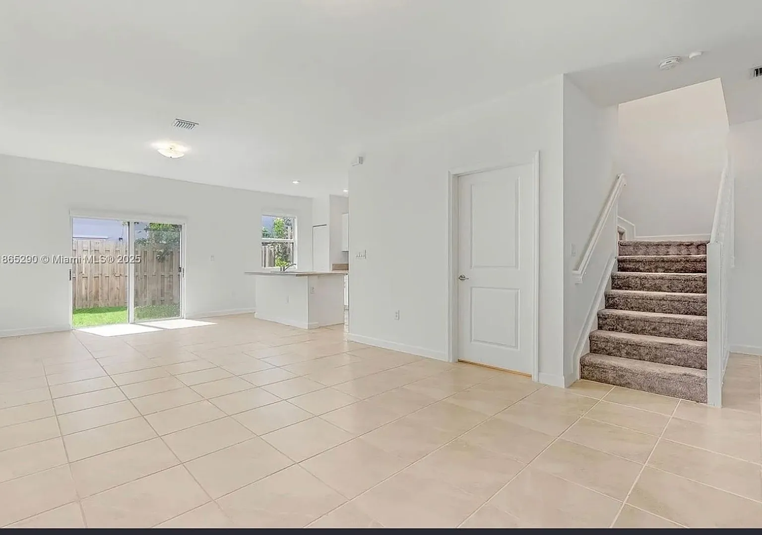 Stunning 3BR House in Homestead — Photo 2