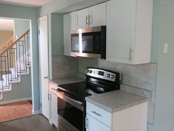 3rd image of 4734 Queensbury Dr