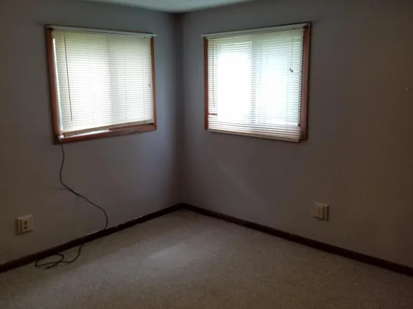 1800 Colony Ln, Manhattan, KS 66502
