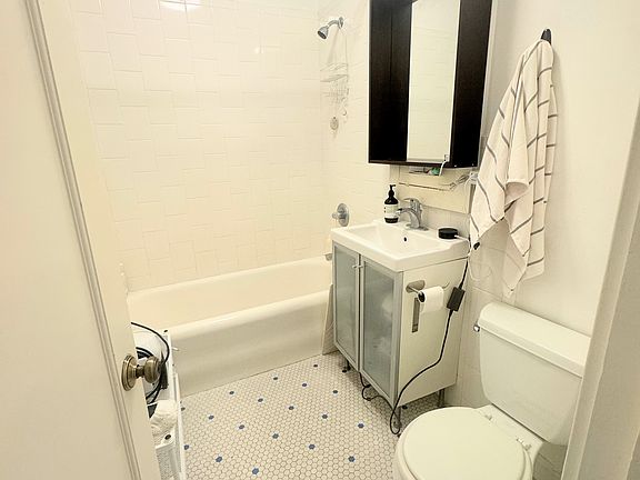 5th image of 350 Laguna St APT 15