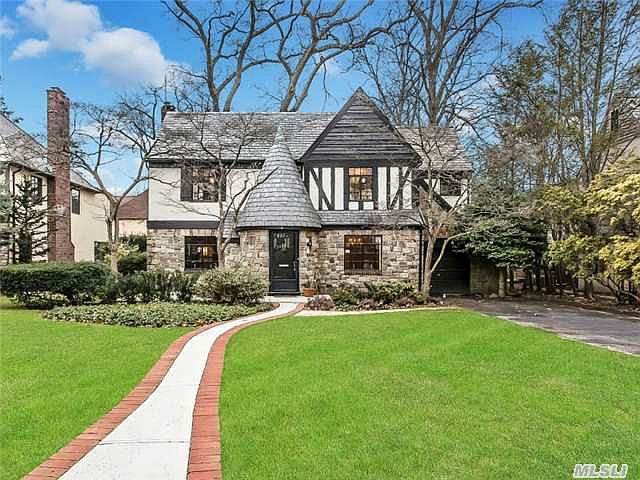 1st image of 8 Aldershott Ct